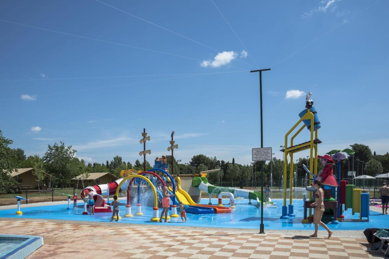Happy Camp Mobile Homes In Centro Vacanze Bi Village Фажана Экстерьер фото