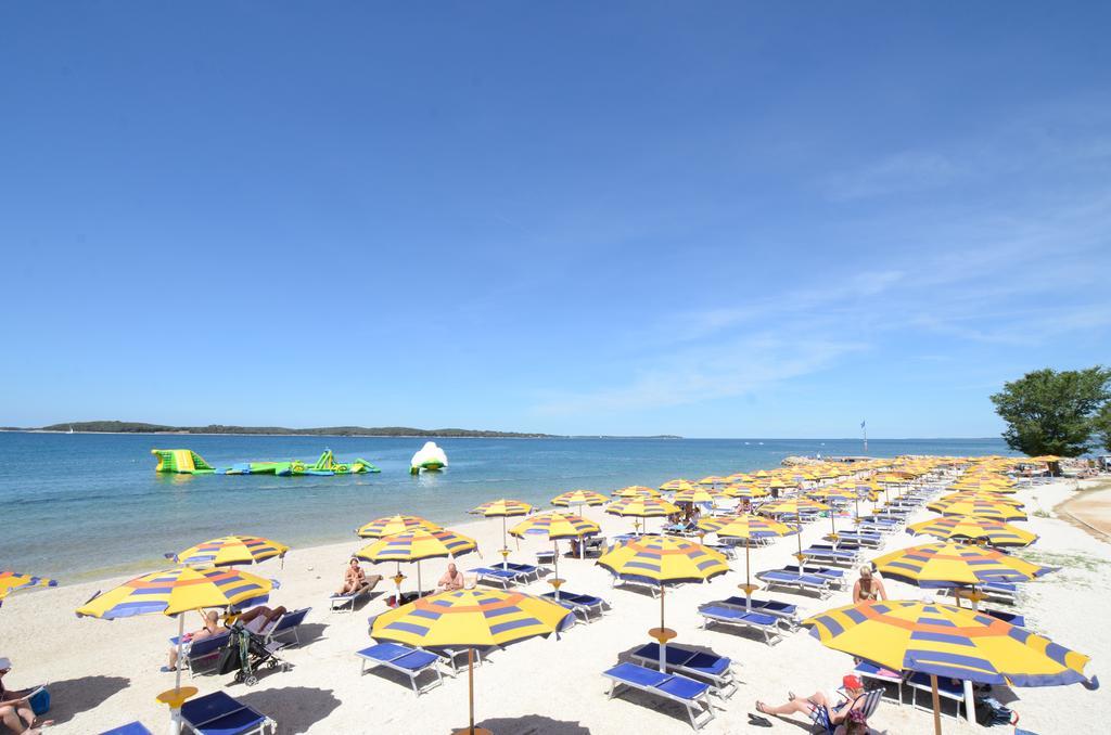 Happy Camp Mobile Homes In Centro Vacanze Bi Village Фажана Экстерьер фото